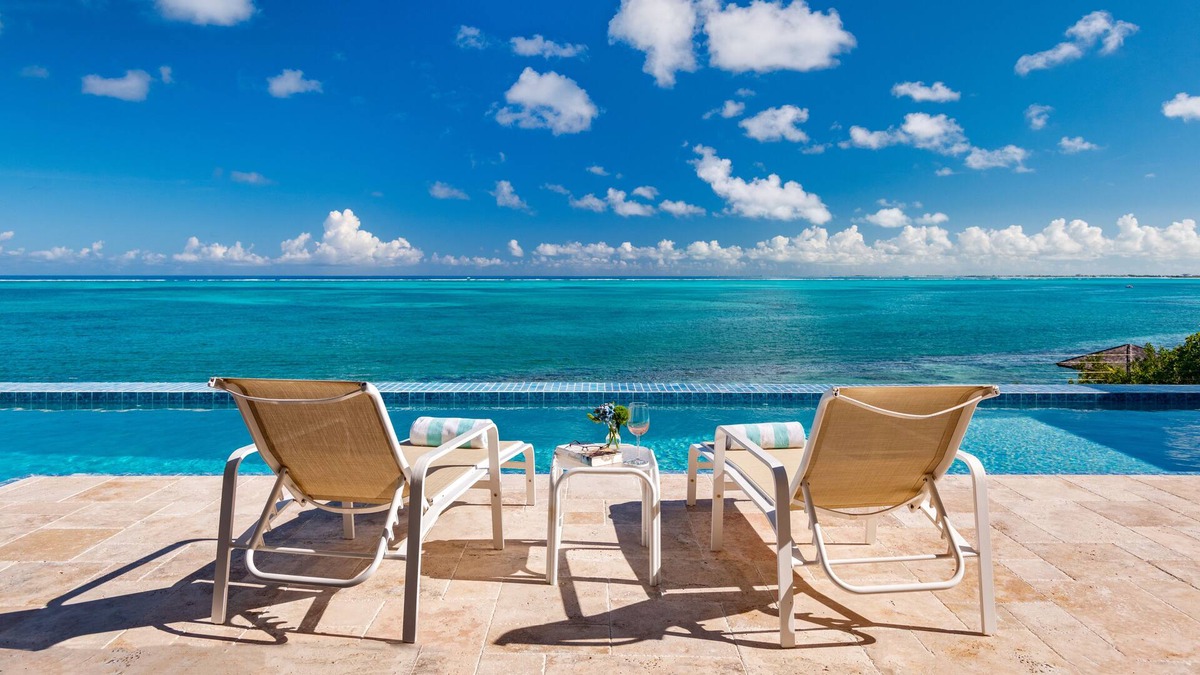 Reef Tides - Oceanfront Luxury Vacation Beach House with Snorkelling Reef