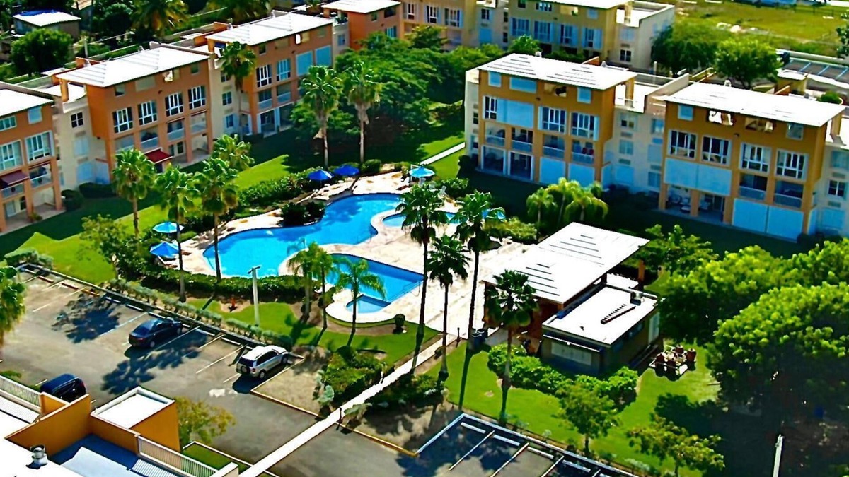 Renovated! Relax, explore and enjoy- Beachfront Villa @ Malibu Beach Loiza