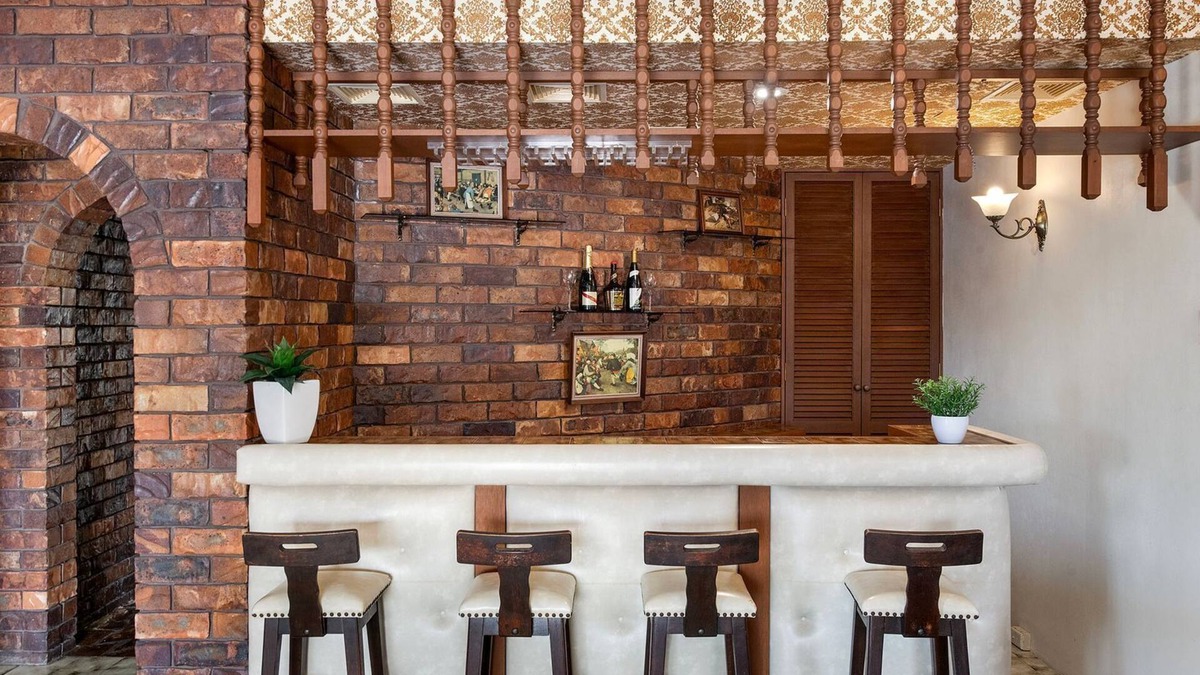 Retro Classic Surfers Paradise Waterfront Home
