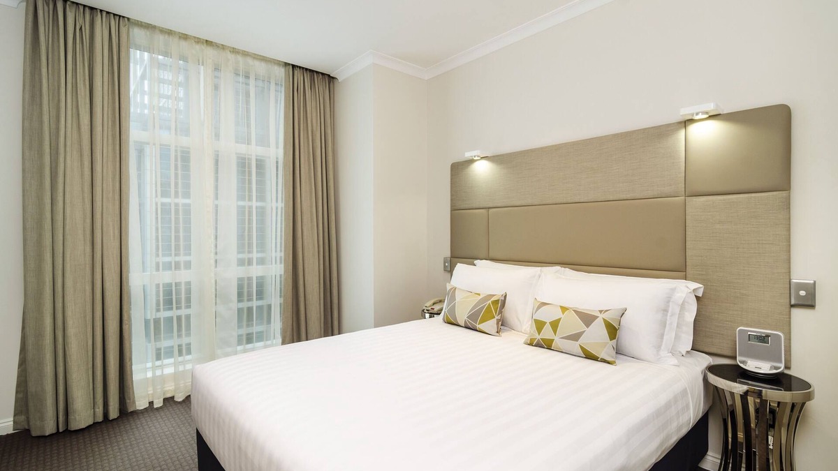 Rise & Shine in our 1B Apartment with the best of Melbourne CBD on your doorstep