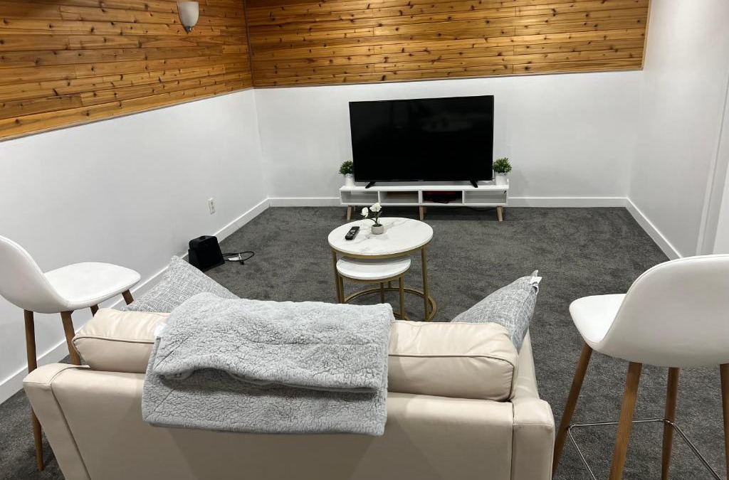 River Park South - 2 Bedroom Basement Suite