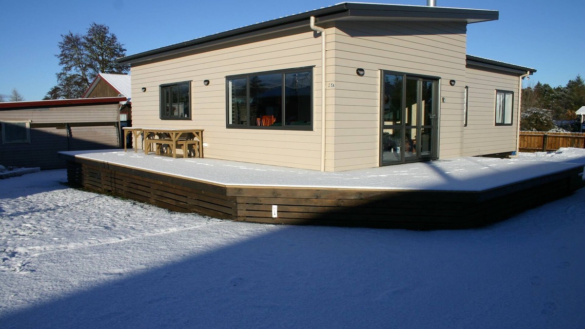 Ruapehu Retreat - modern home away from home with mountain views