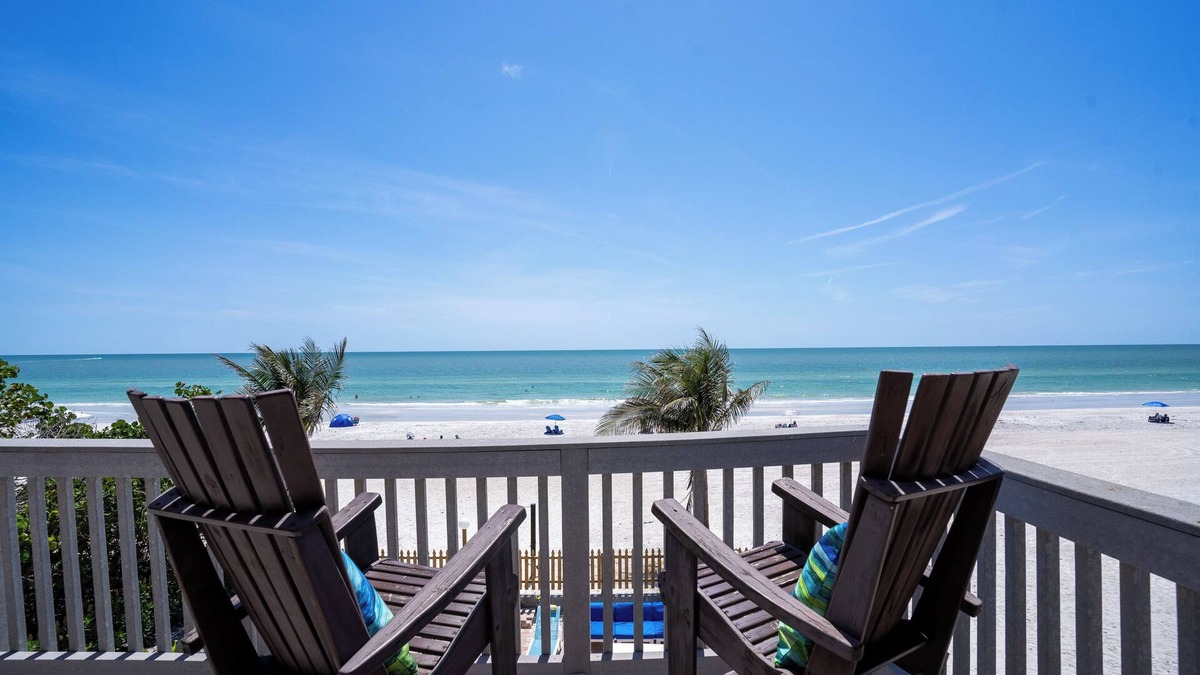 SALE! Sunset Suite Pool/hot tub Open at Casa Gia Condo Beach front Indian Shores