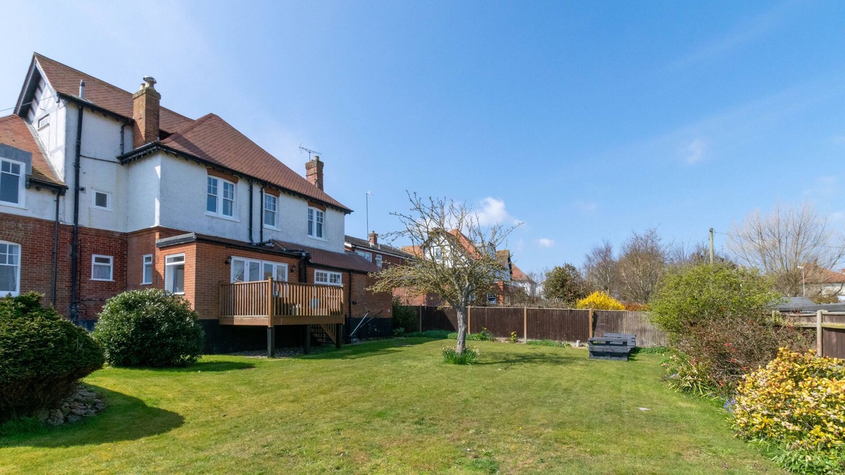 Saxon House - Seven Bedroom House, Sleeps 14