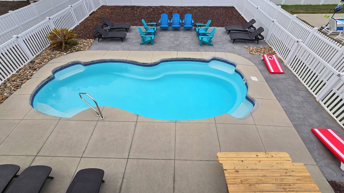 Sea 2 Sea - 4 Bdrm w/Pool and New Patio - 1 Minute Walk to Beach