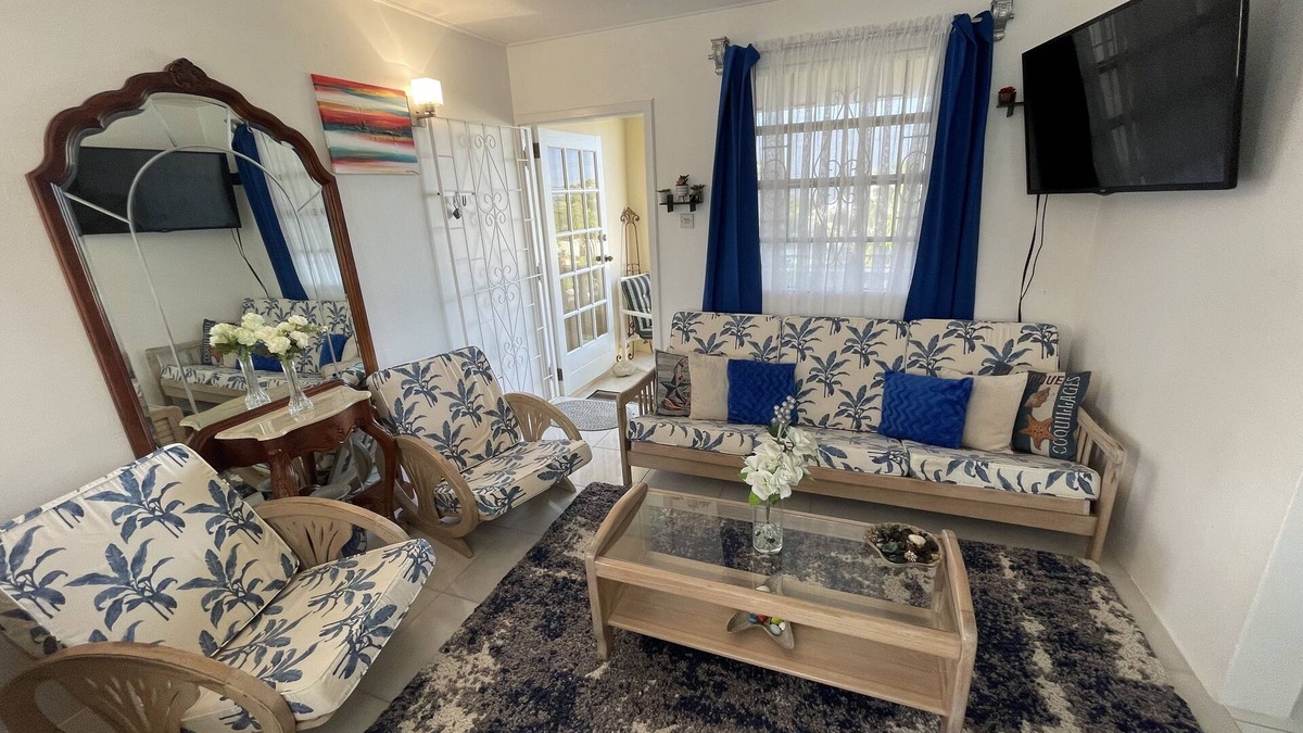 Sea Rocks Beach Apartments - Lovely 2 Bedroom Unit