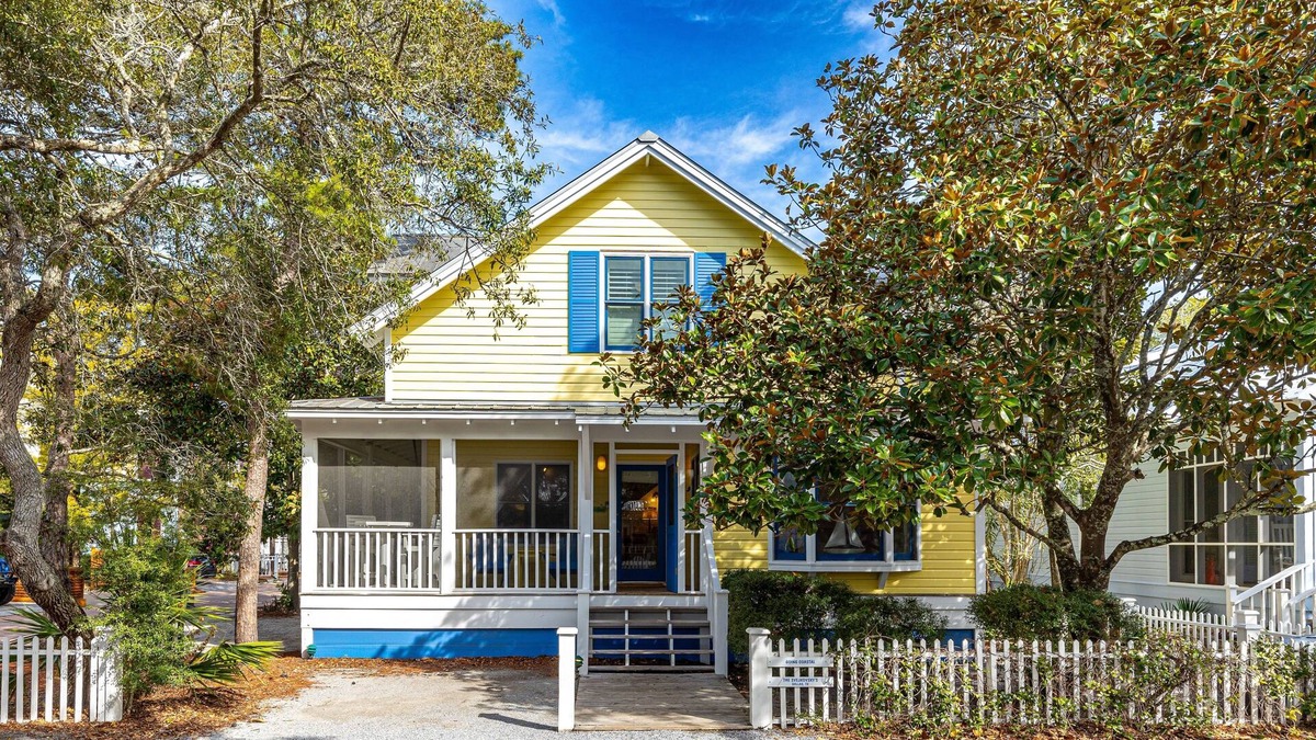 Seaside "Going Coastal" |3BR | 3.5 Baths| Sleeps 6 | 2 KINGS| Bikes