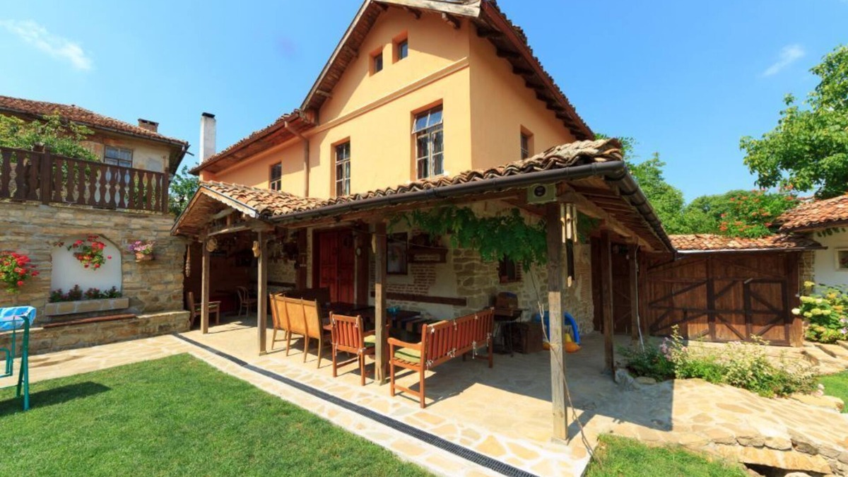 Seven Bedrooms House