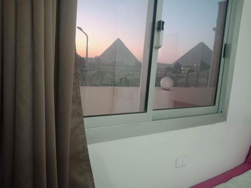 shahbor 2pyramids view