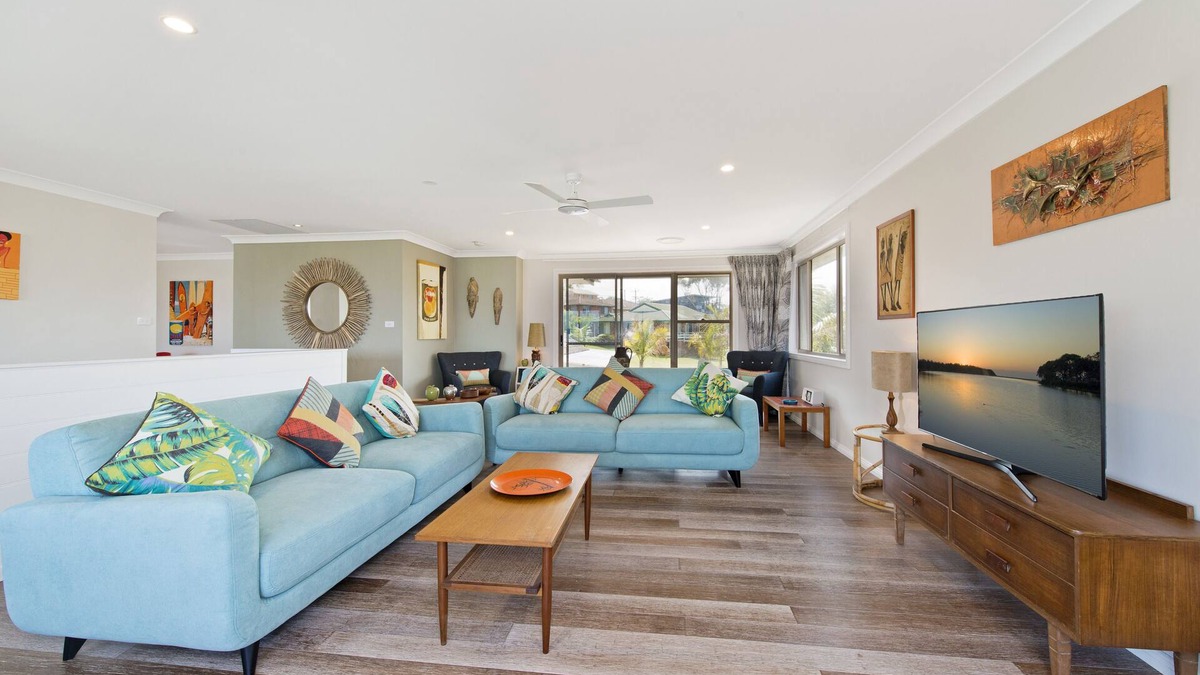 Shorebreak - Stunning Beachfront Location