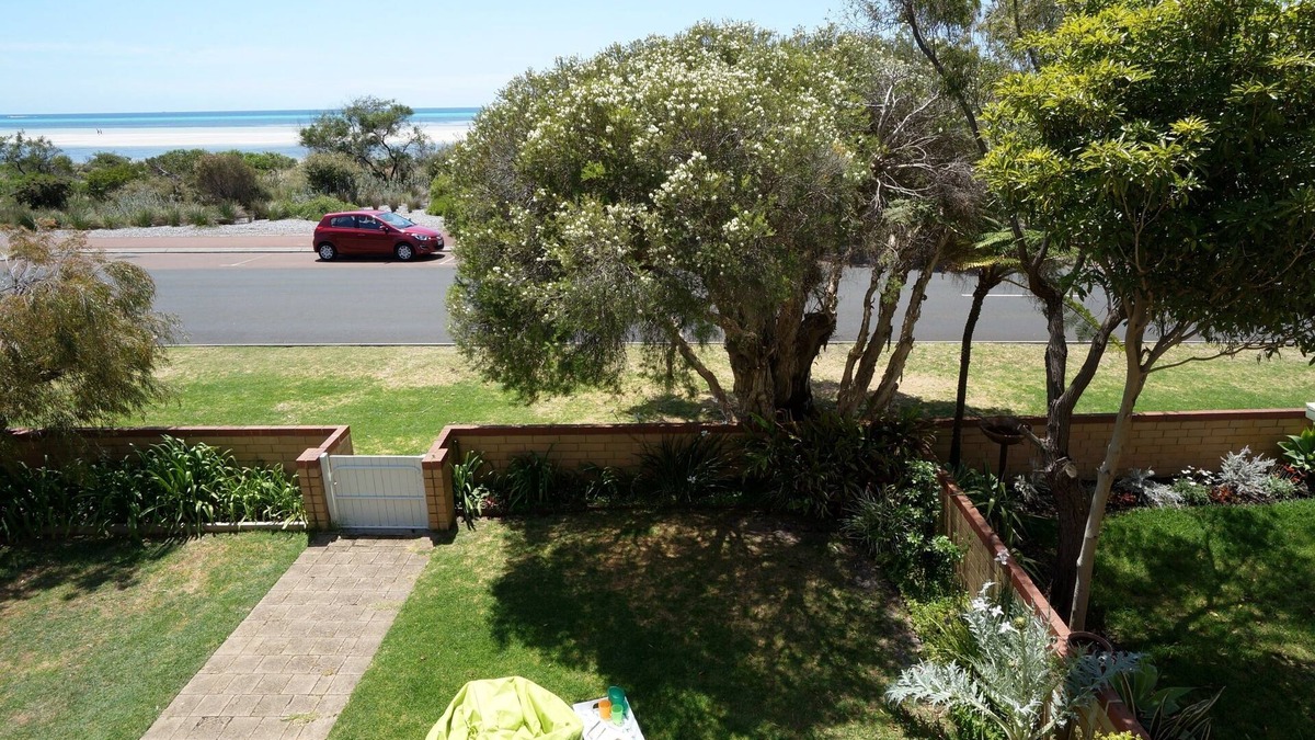 Shoreline beach front villa - Ocean front with wood fire
