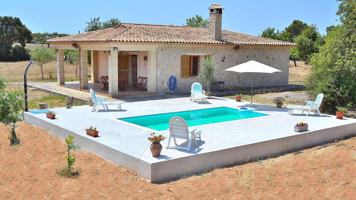 Son Bernat 137 cosy finca in the countryside with private pool, terrace, garden and WiFi