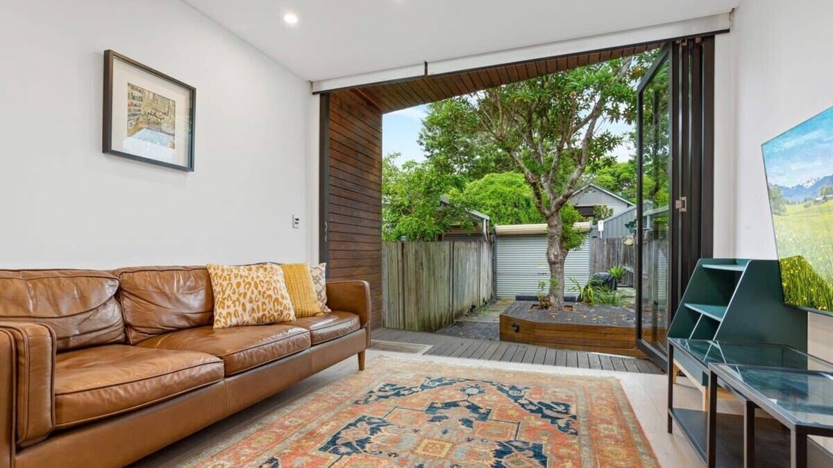 Spacious 2-Bed House in Inner City