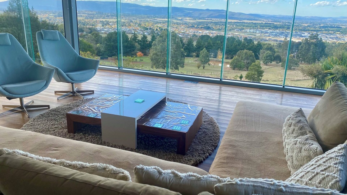 Spacious 6-BR Retreat with Breathtaking Views in Macedon Ranges