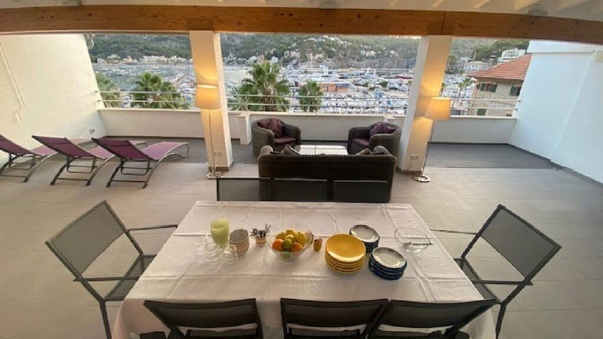 Spacious apartment with large terrace and summer kitchen