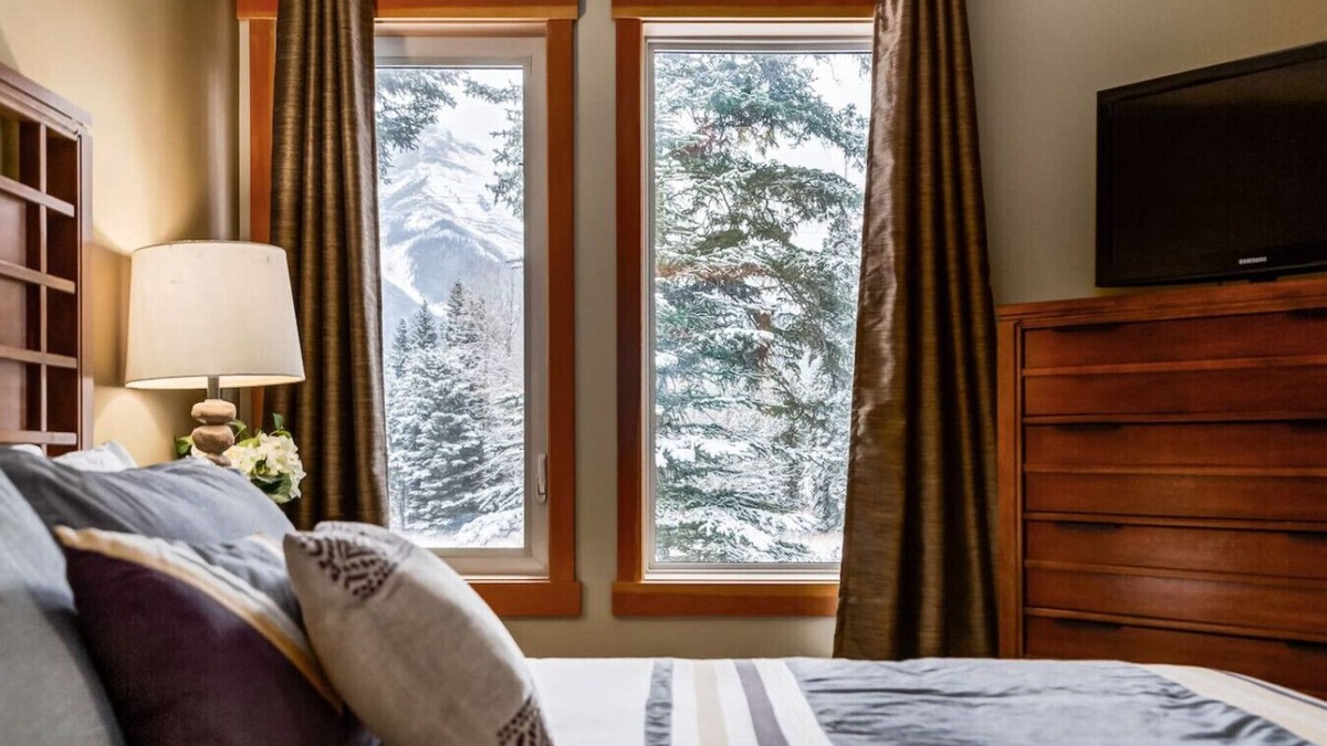 Spacious Getaway near Banff w/Heated Pool!