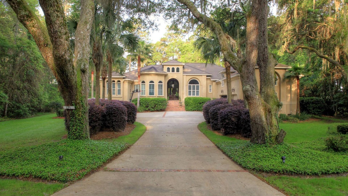 SPACIOUS LUXURY HOME