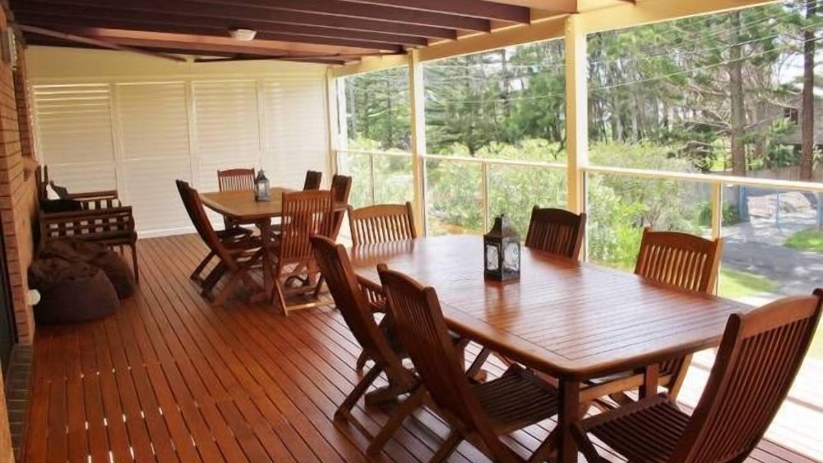 Spacious Pet Friendly Home Seconds from the Beach