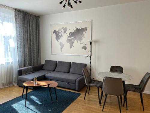 Spacious & Stylish Old Town Apt