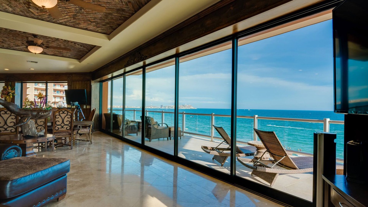 Stellar Las Palomas 4 bedroom Phase 2 oceanfront condo! Great for large families