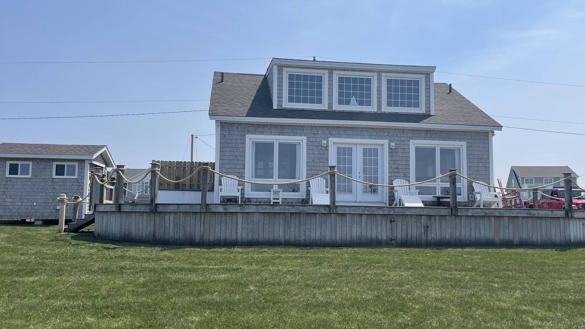 Steps to ocean at local beach in Park Corner. Sleeps 12. OpID746149