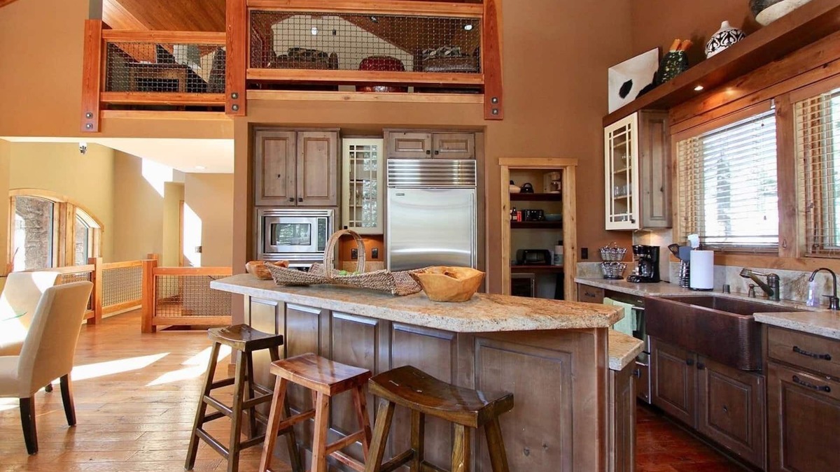 Stonegate #14 Luxury Cabin with Hot Tub - Walking Distance to Village & Gondola!