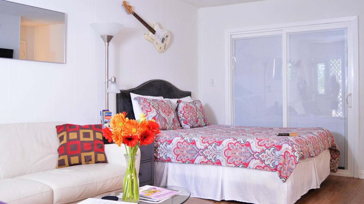 Studio condo near Zilker Park, 2 mi to downtown