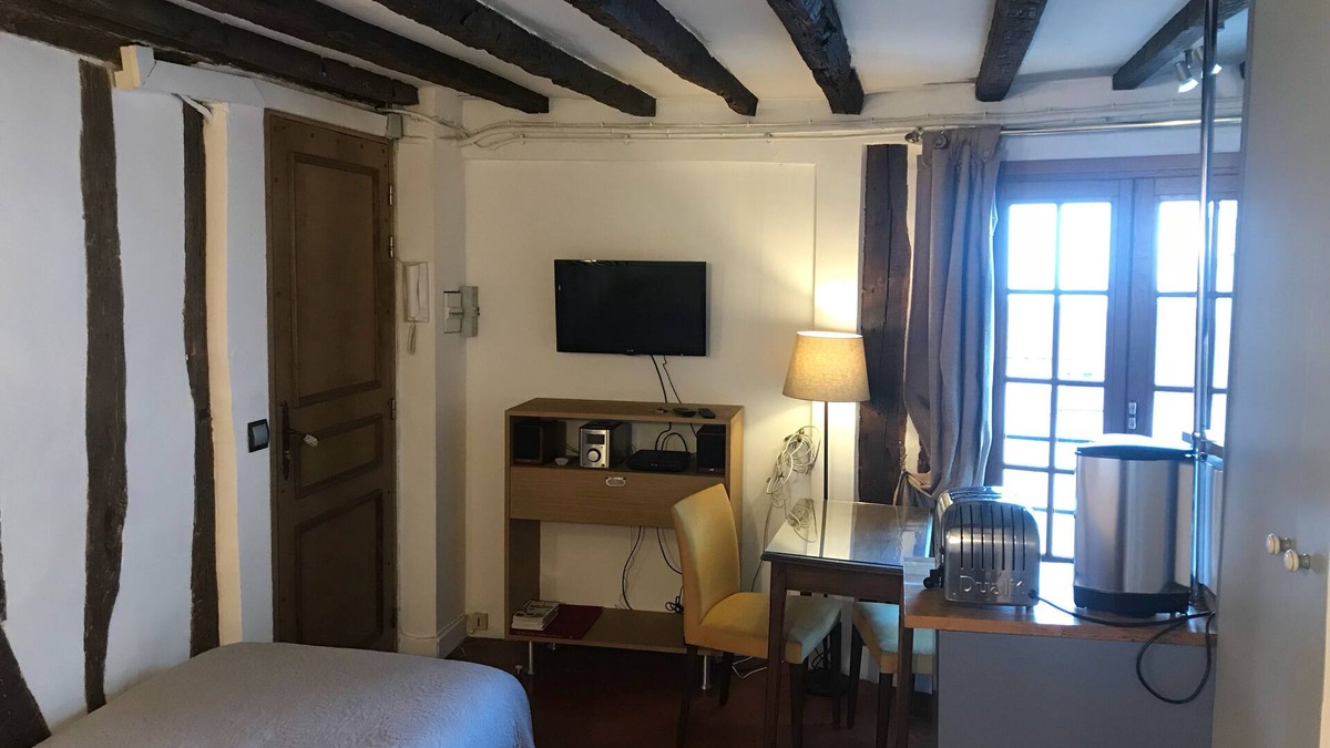 Studio in Paris, Marais