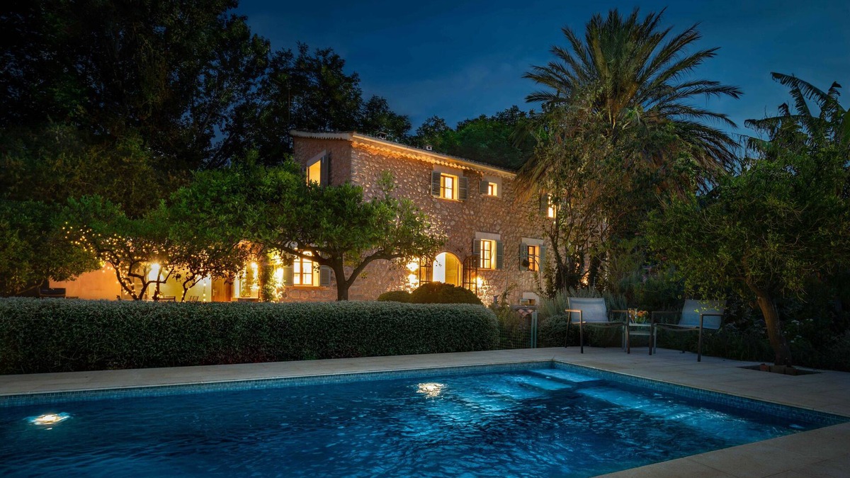 Stunning, recently restored luxury 1730 Finca, Pool, Orchard, Mountain views, Wi