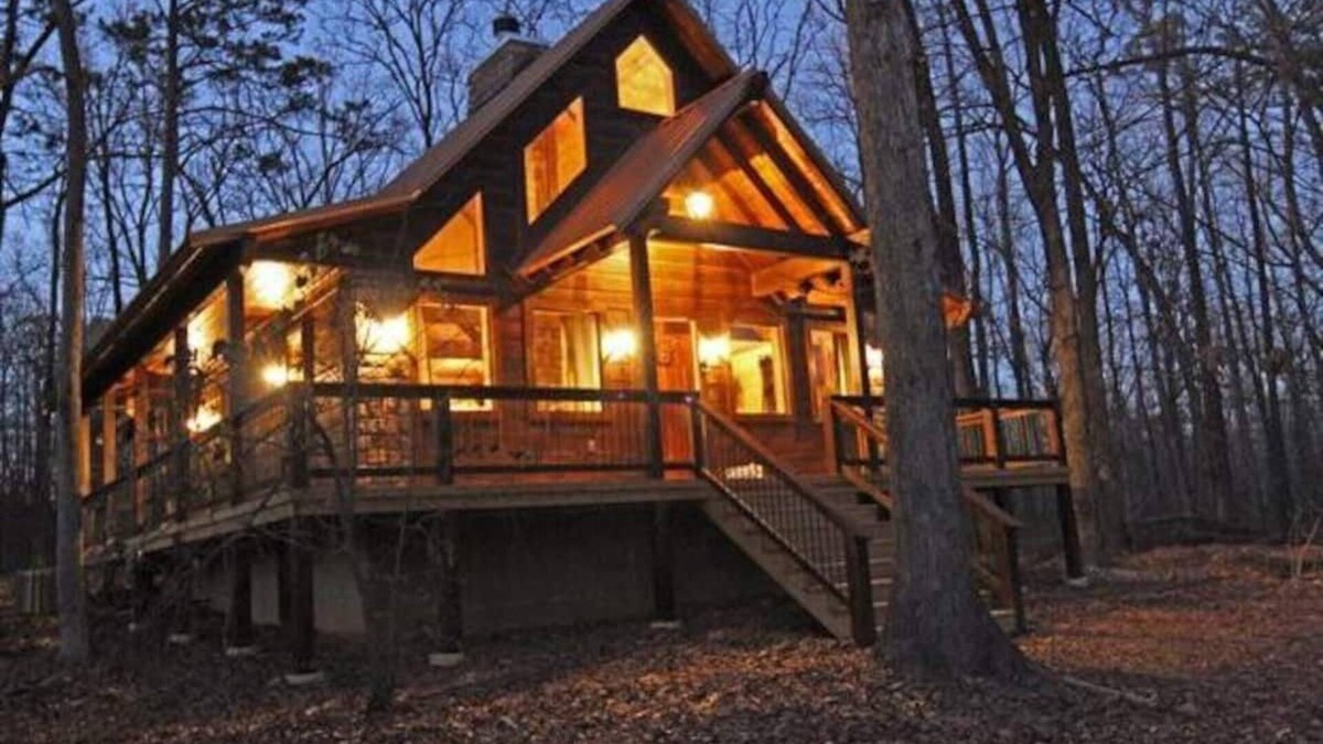 Stunning Bear Den Cabin