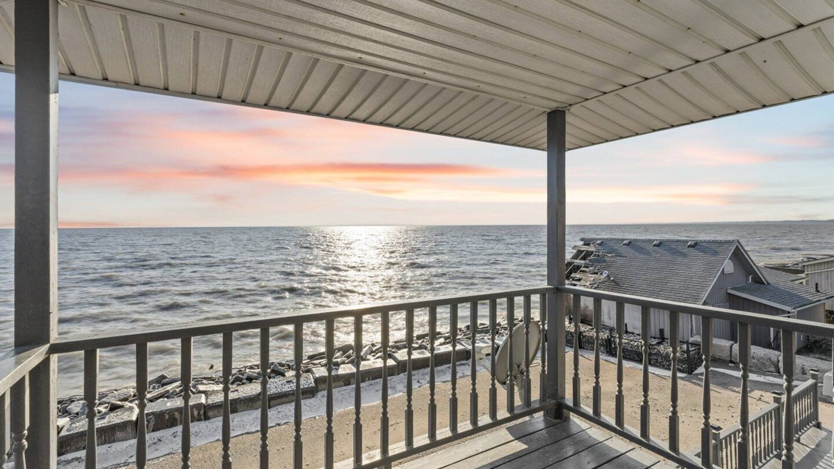 Stunning Lakeview cottage perfect for a getaway