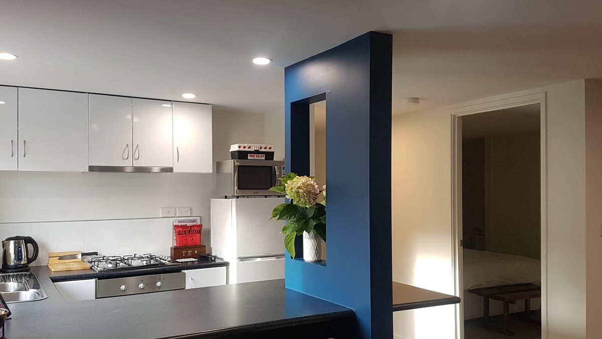 Stylish, large apartment sleeps 4, Wifi, Off street Parking, Private Garden