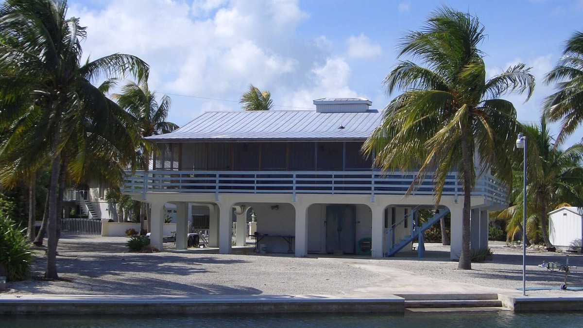 Sugarloaf Shores Wide Canal 3/3 Waterfront w/100 ft Seawall in Quite Community.