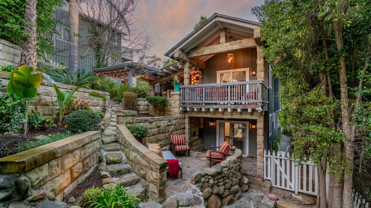 Summerland Oasis - Tropical Escape in Beachy Summerland 🌴