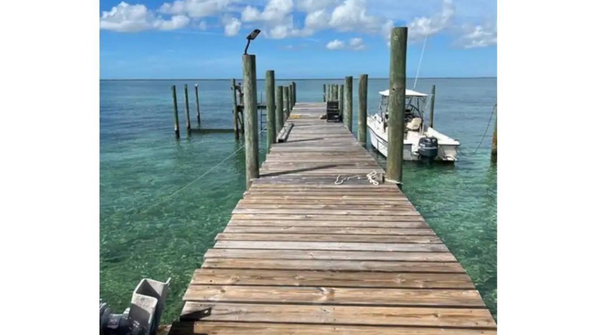 Sunset cottage on the sea of Abaco. Located in New Plymouth and near everything.