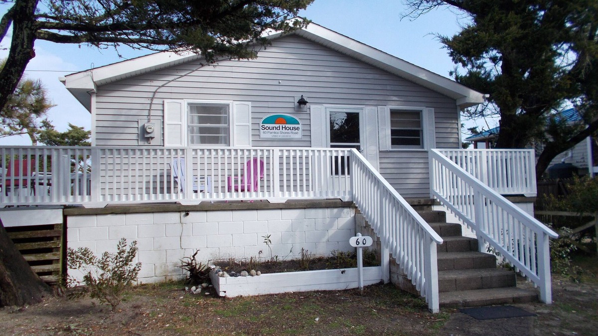 Sweet Waterfront Cottage, 4 person limit