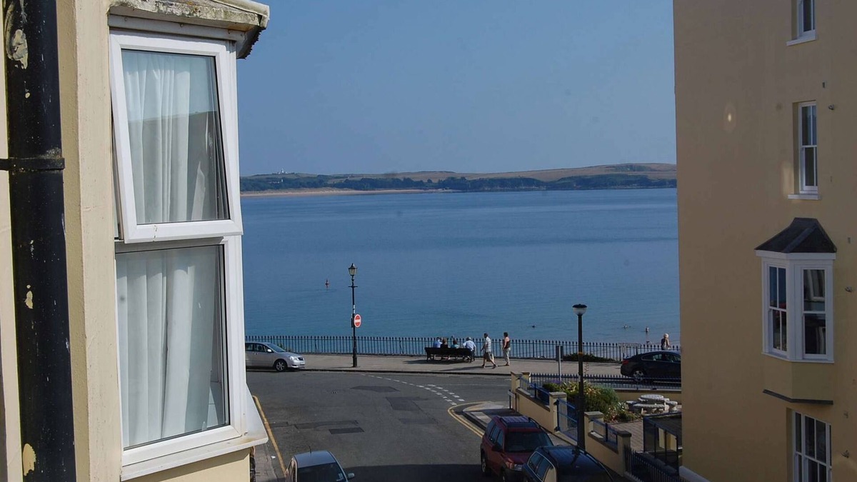 Tenby Flat with views of the sea and Caldey Island