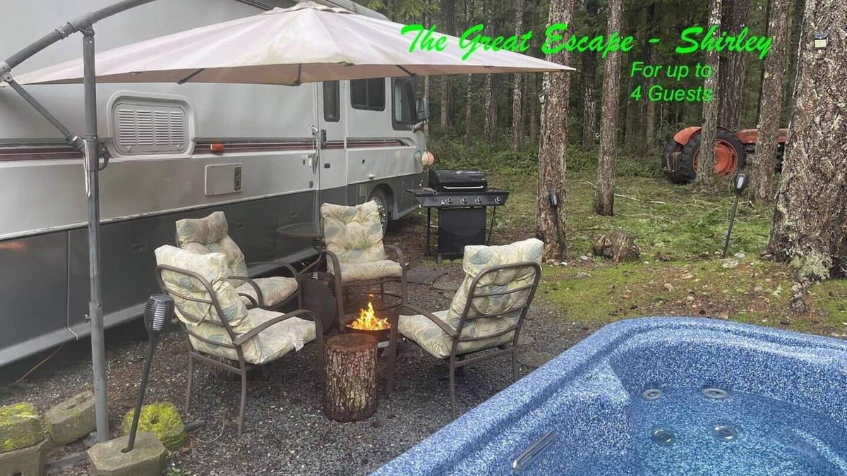 The Great Escape - Shirley with secluded Private Hot Tub - accommodates up to 4 guests