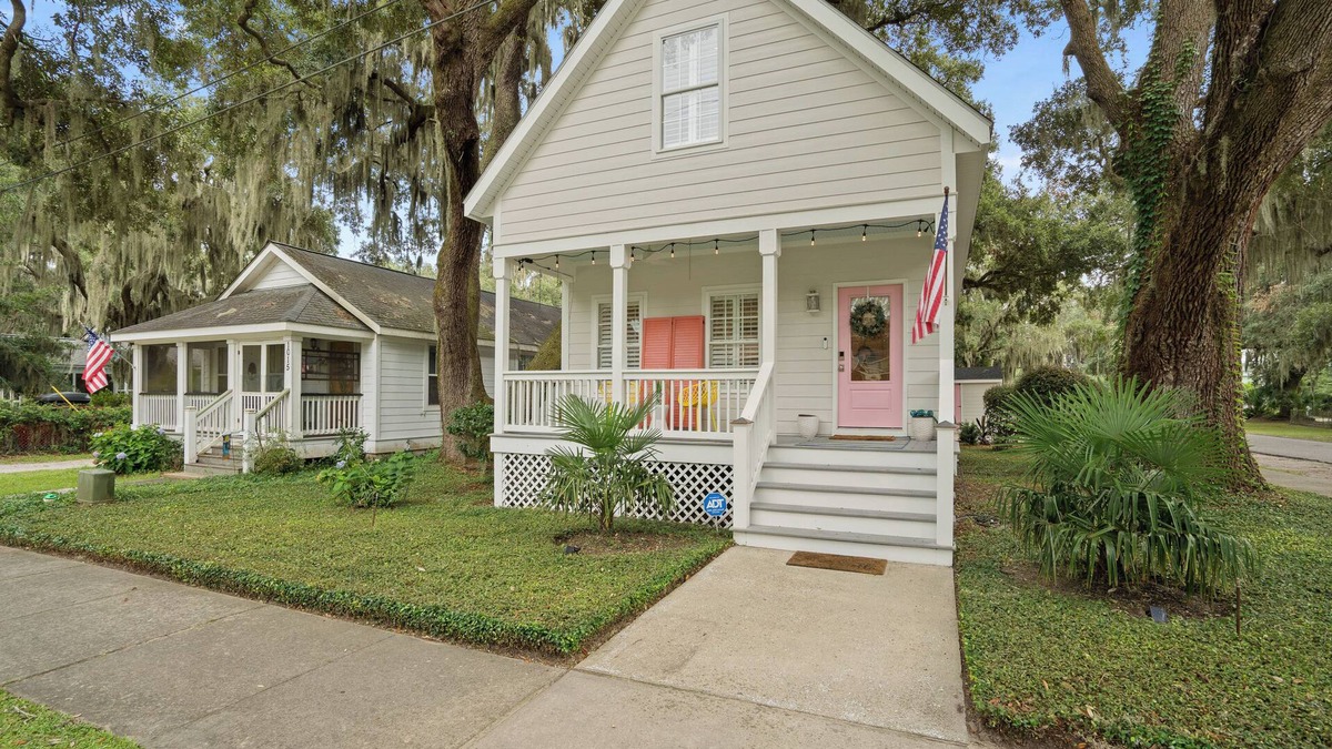 The Happy Place - Renovated + Walkable in the heart of Port Royal