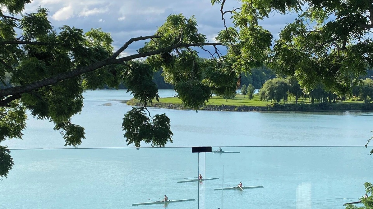 The Henley Luxe | Waterfront | Home Gym | Wineries