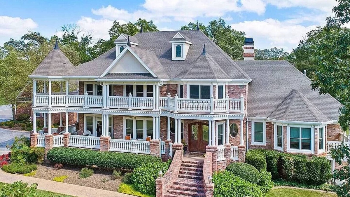 The Hidden Grove Pool Estate