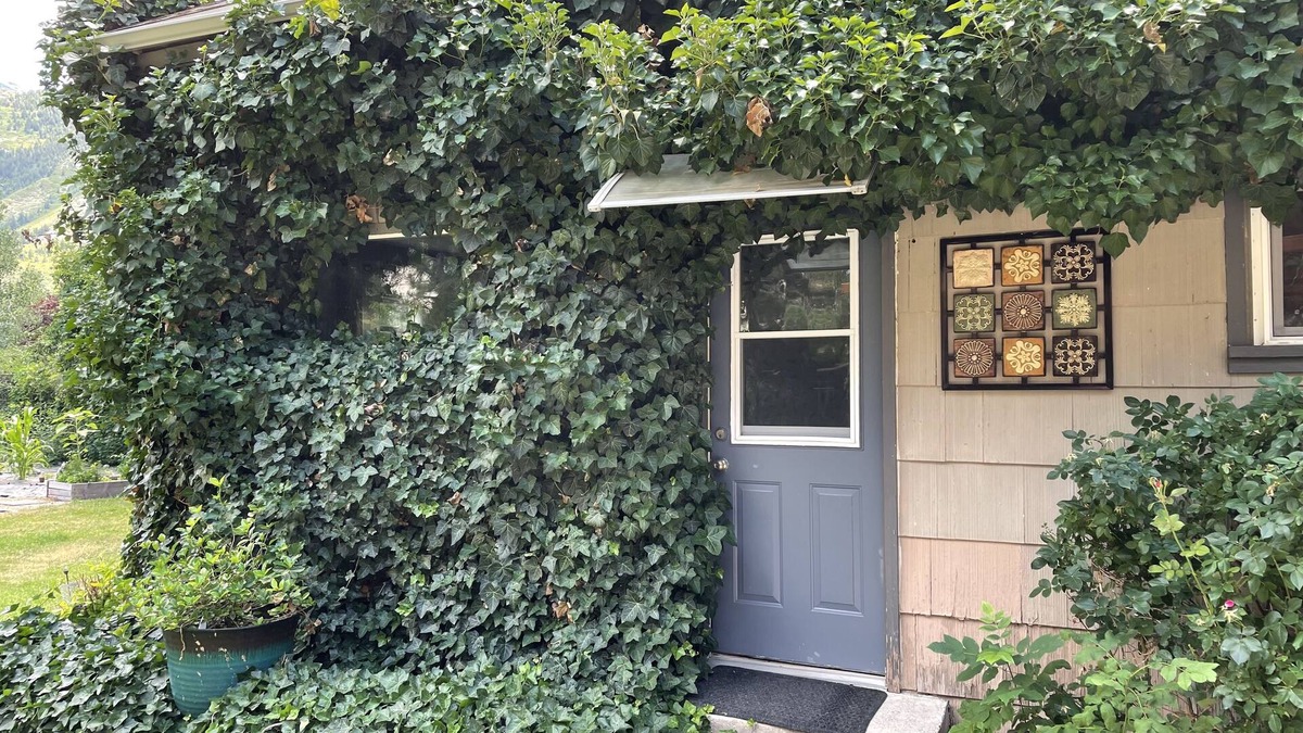 The Ivy Cottage in Little Cottonwood, Sandy Utah