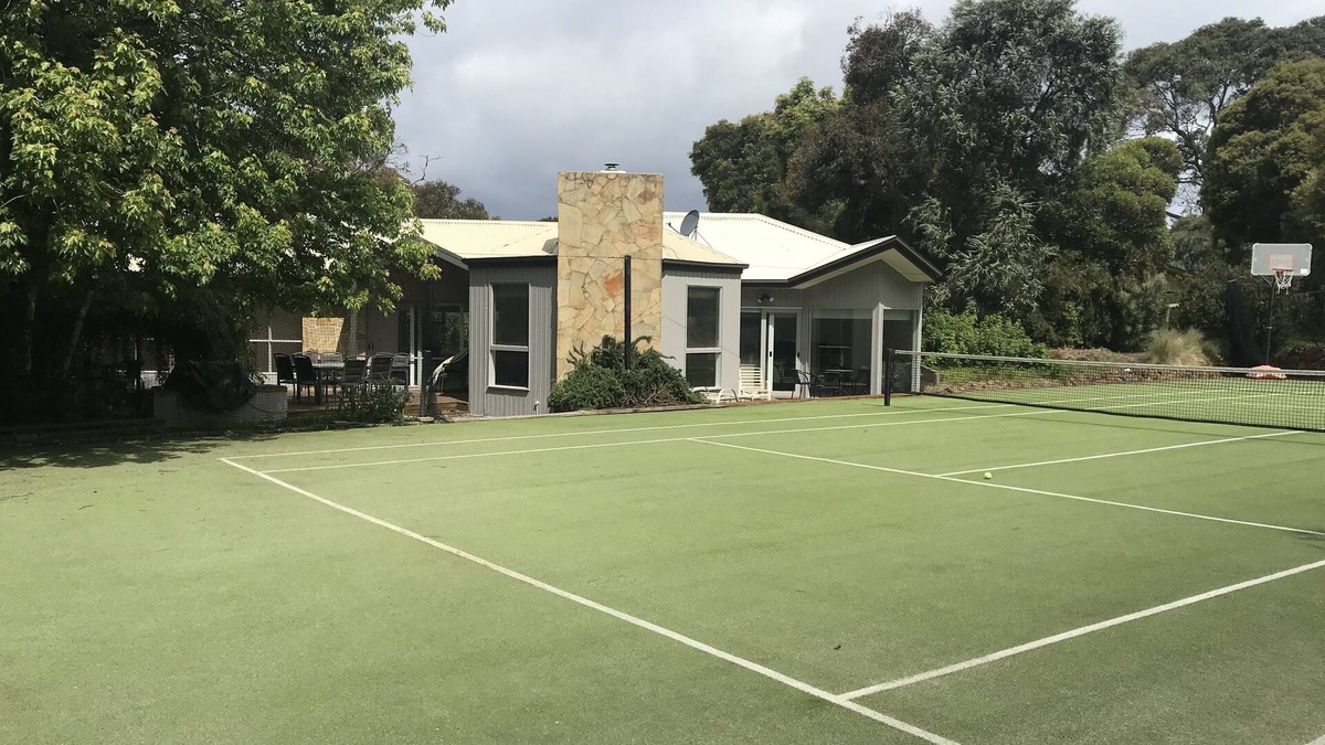 THE LODGE - TENNIS,LGE SPA,WOOD FIRE,