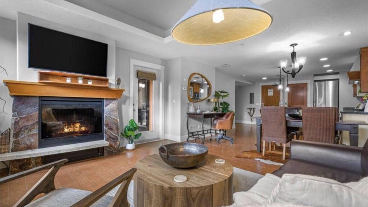 The Rundle Rock Retreat - Luxurious~Mountain Views