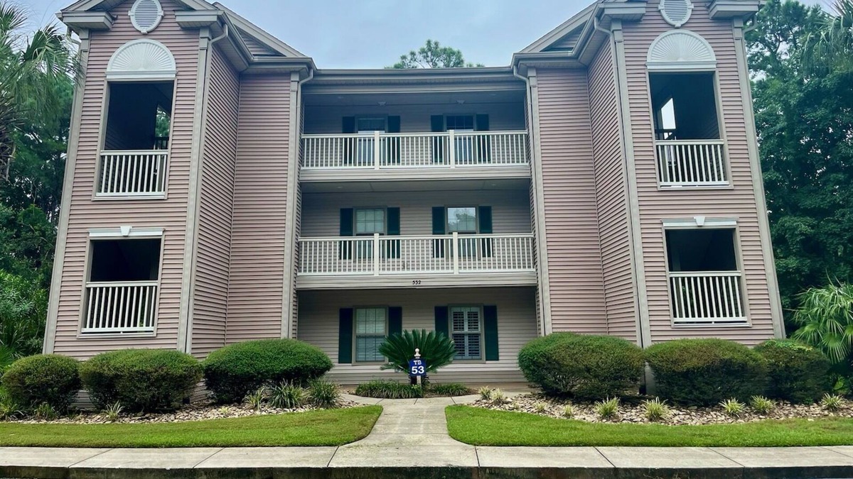 Third Floor True Blue Condo with Beautiful Golf Course View