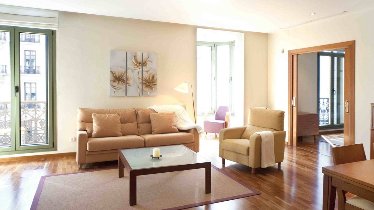 Three bedroom apartment Ronda Universitat - You Stylish