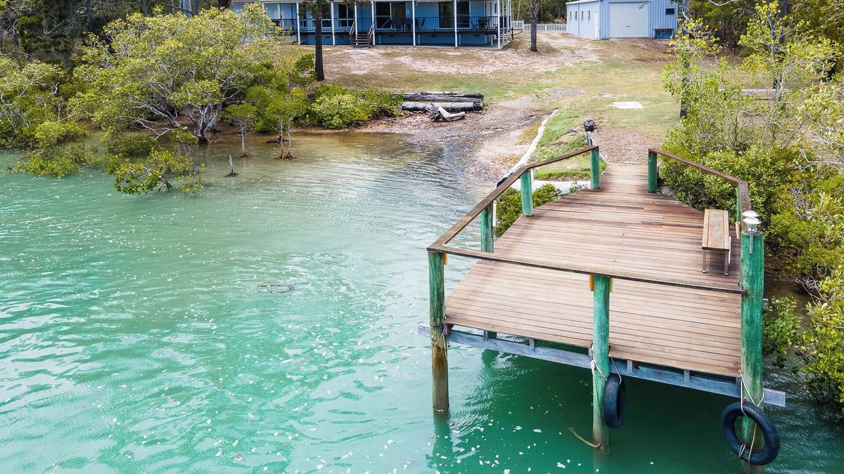 Toogoom Retreat - Absolute Riverfront - Sleeps 6-8 - Boat Ramp - Wi-Fi - Pets