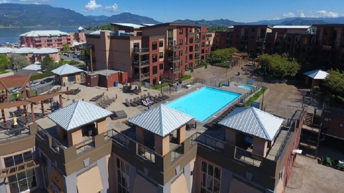 Top floor 2 bedroom suite with spectacular views