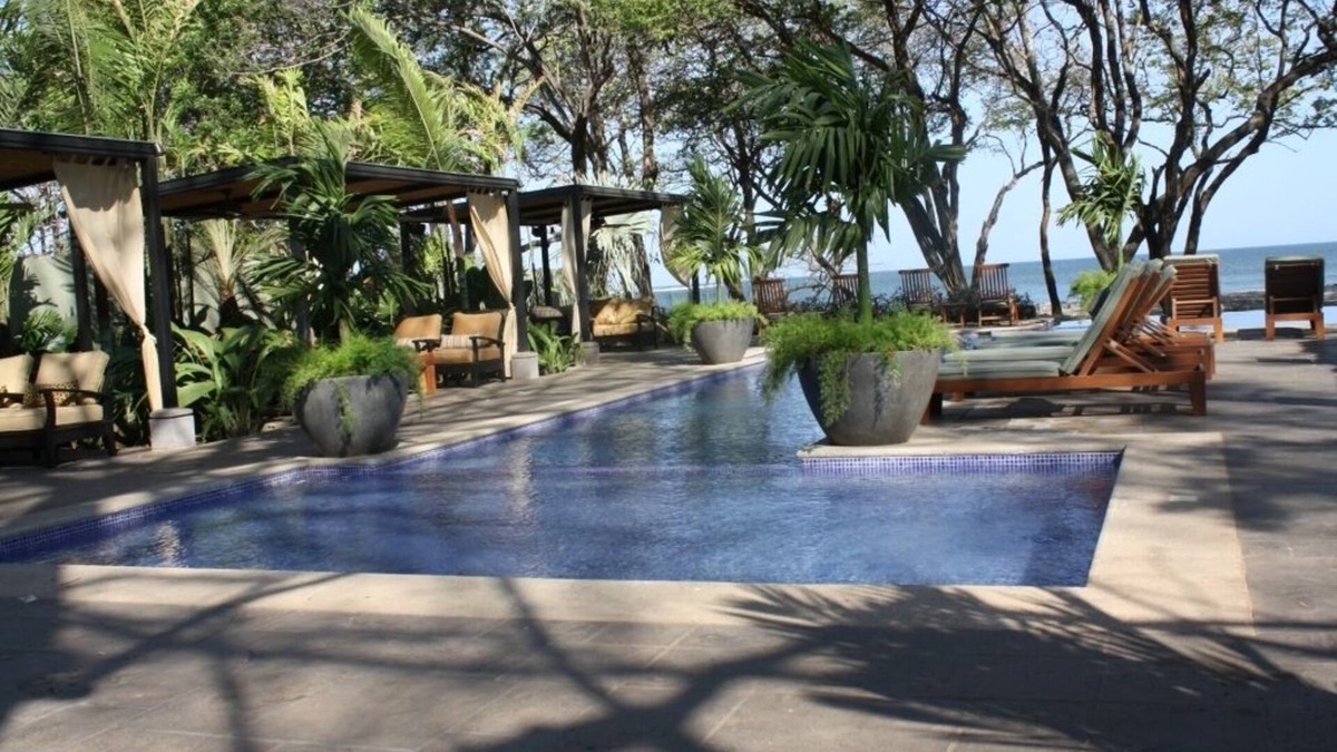 Tropical luxury villa in the Point, and Langosta Beach Club