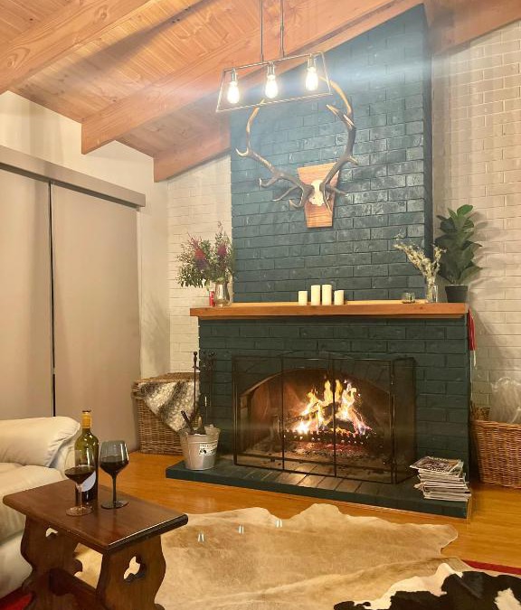 Two Mountains Lodge - Modern Alpine Retreat with Spa - 3mins to Mt Buller
